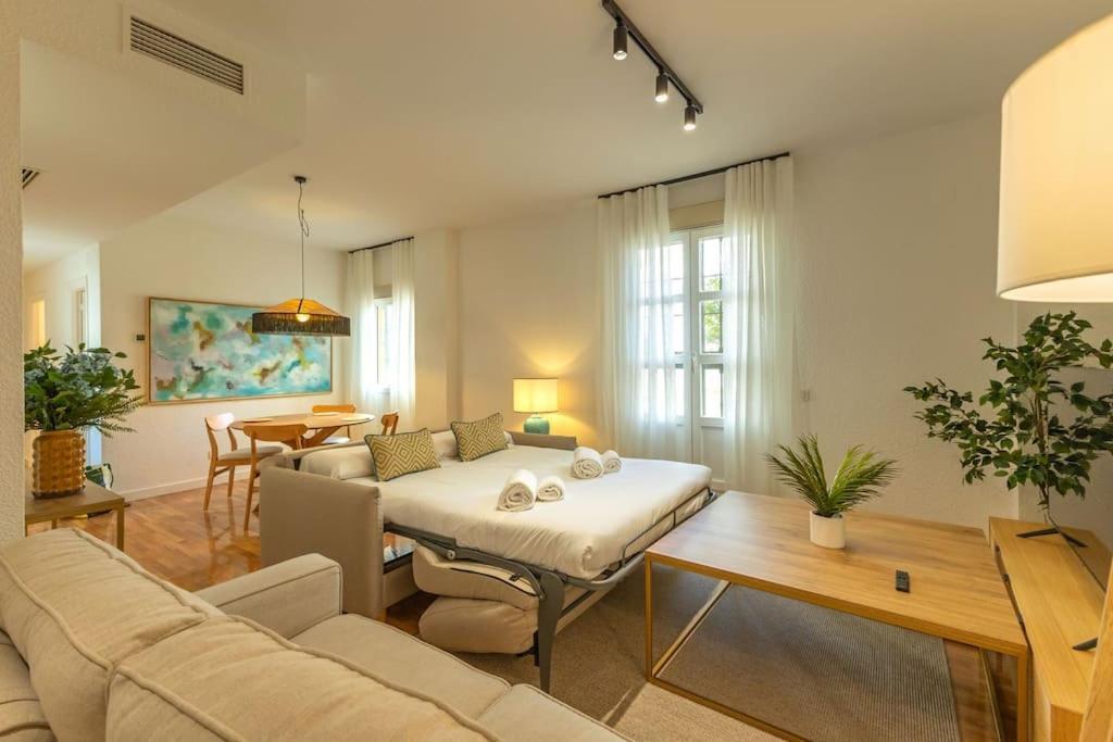Apartamento Triana Deluxe By Valcambre Sevilla Exterior foto