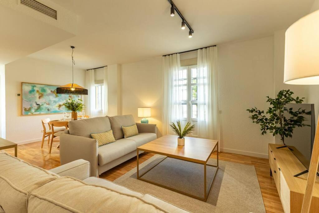 Apartamento Triana Deluxe By Valcambre Sevilla Exterior foto
